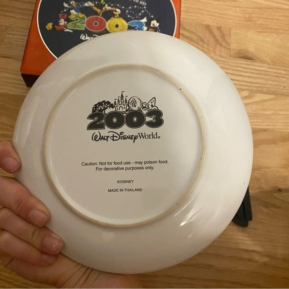 Walt Disney World 2003 Collector’s Plate NEW The Magical Place to Be Mickey